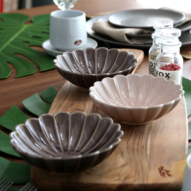 艶のある華やかな表情の小鉢