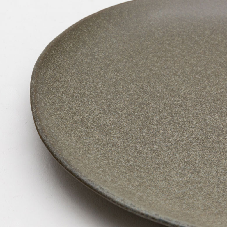 表面はゆるやかな凹凸があります