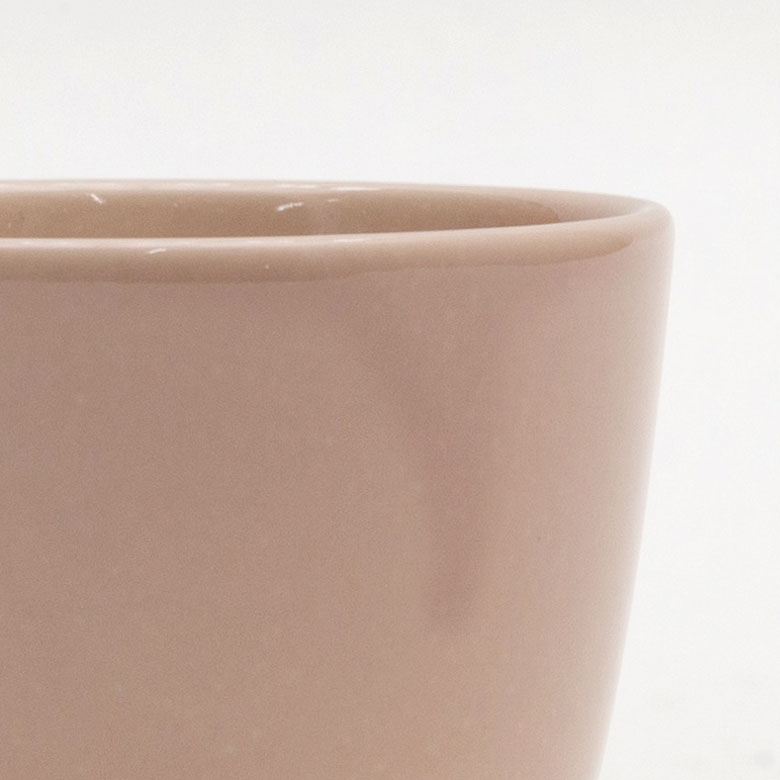 表面はゆるやかな凹凸があります