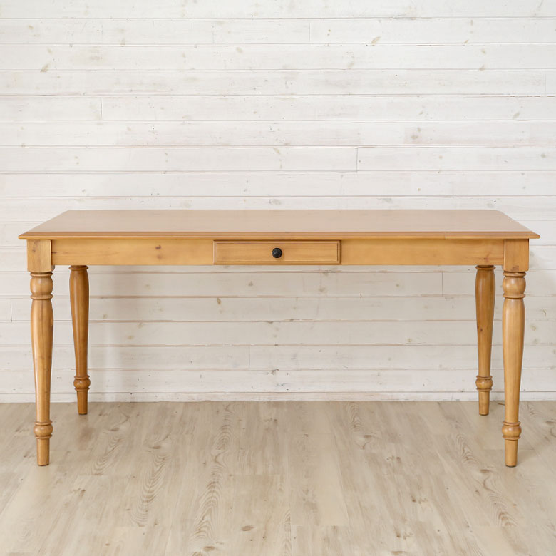 天然木のダイニングテーブル