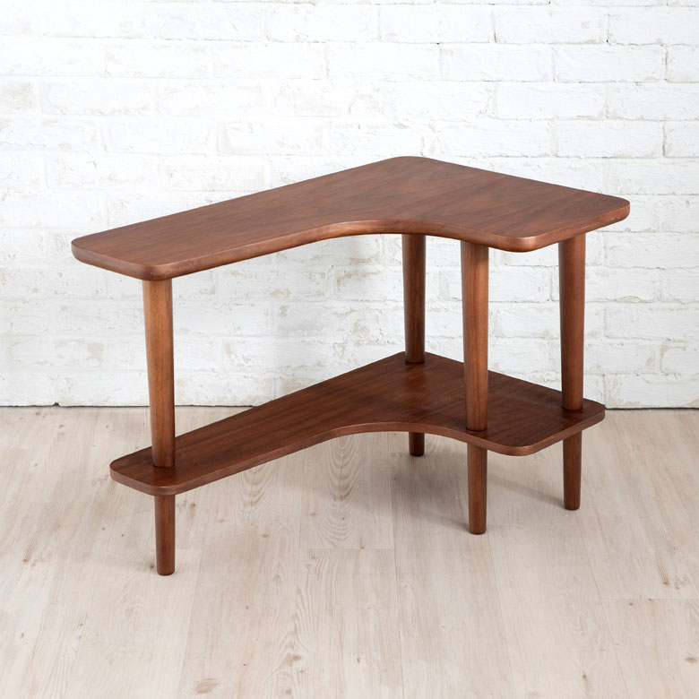 お部屋の角に沿って置けるデザイン