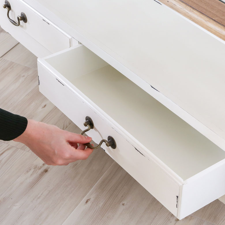 引き出しが２つ付いています