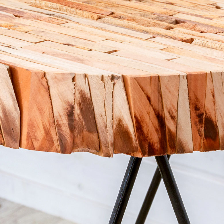 梨の木の端材を組み合わせたデザイン