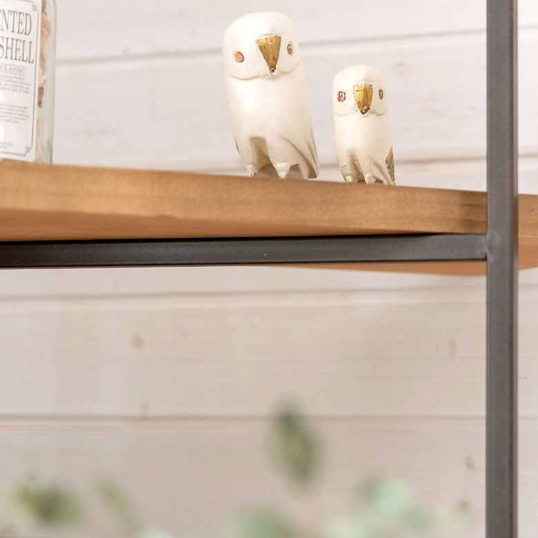 すっきりとした印象のブラックフレーム