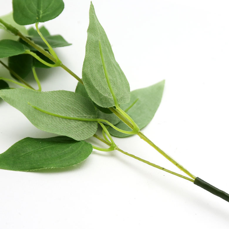 グリーンを取り入れて、癒しのあるお部屋に