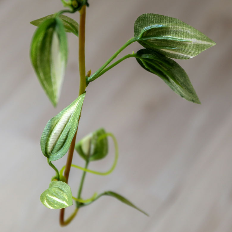 枝も忠実に再現