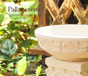 ハンドメイドの温もりを感じるオブジェ。