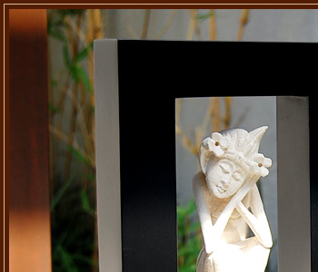 木製フレーム付きパラス石のオブジェ