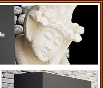 バリニーズの表情とは対照的に黒く塗装された木製のフレームはシンプルでスタイリッシュな印象です。