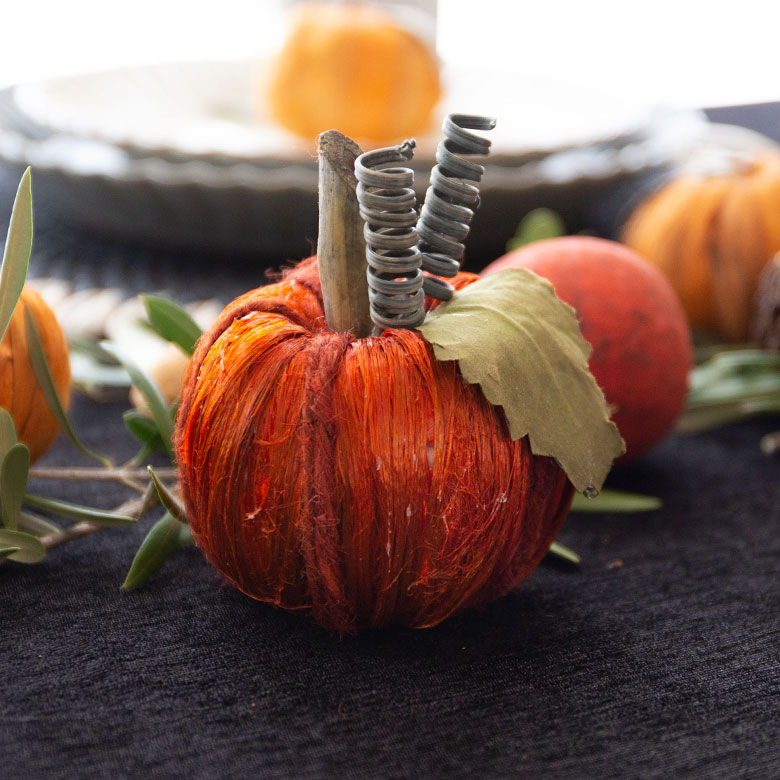 ジュートでできたパンプキンS