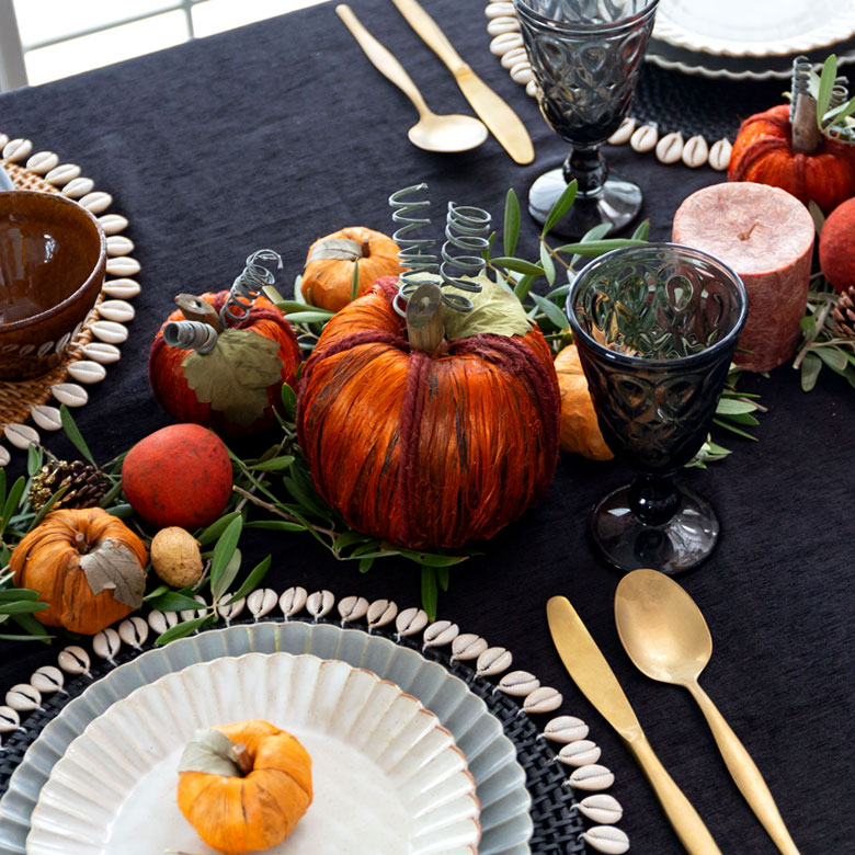 ハンドメイドで温かみを感じる色合い