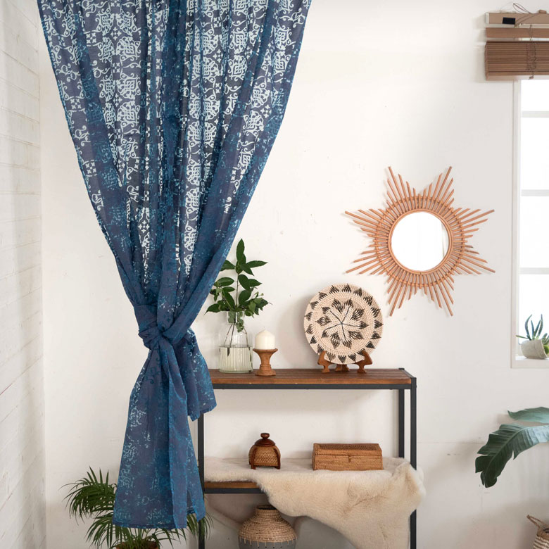 結んでもサマになるデザイン