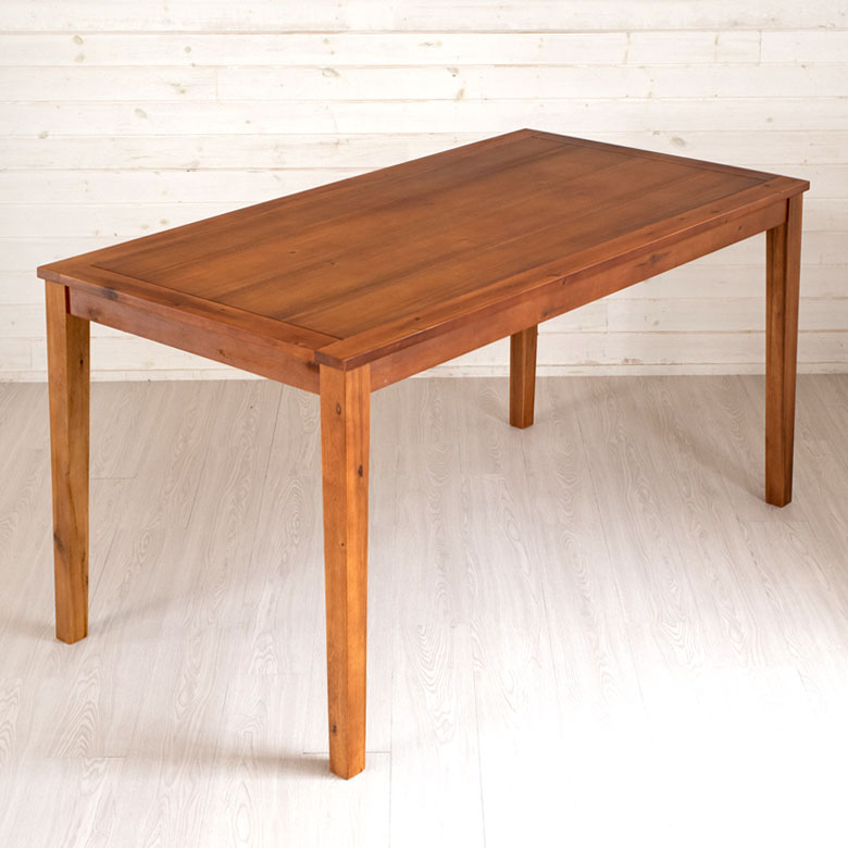 天然木のテーブル