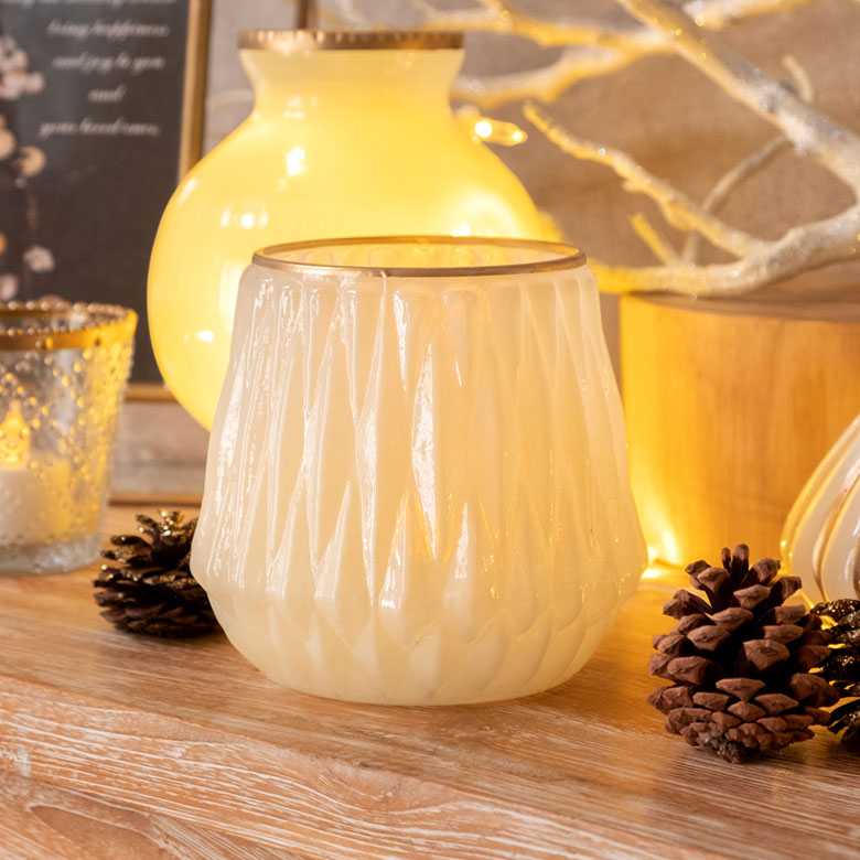 ミルクカラーのガラスベース