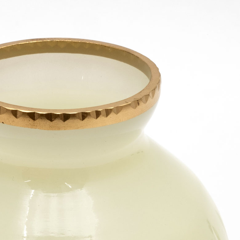 ゴールドの縁がおしゃれ