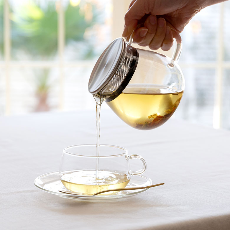 蓋とストレーナーが一体化　ワンタッチティーポット 460ml