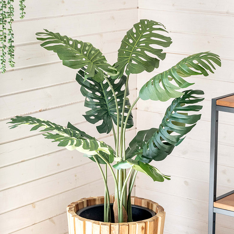 お手入れいらずで、南国リゾート感を楽しむフェイクグリーン モンステラ