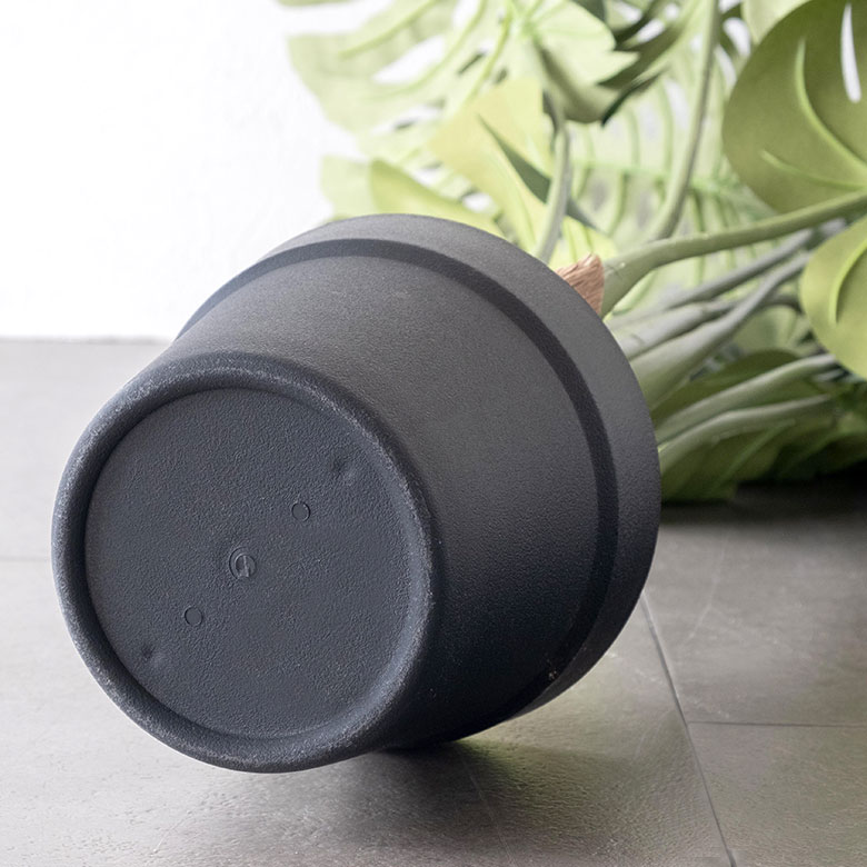 お手入れいらずで、南国リゾート感を楽しむフェイクグリーン モンステラ