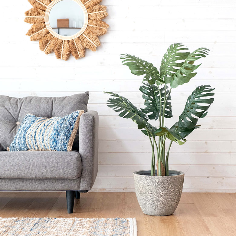 お手入れいらずで、南国リゾート感を楽しむフェイクグリーン モンステラ