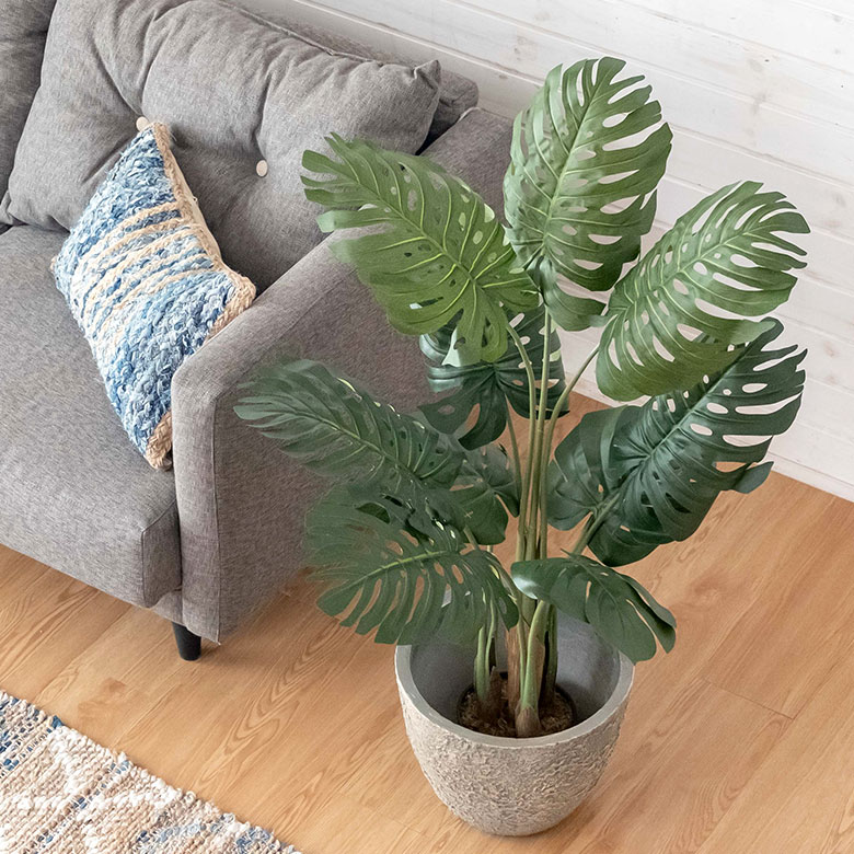 お手入れいらずで、南国リゾート感を楽しむフェイクグリーン モンステラ