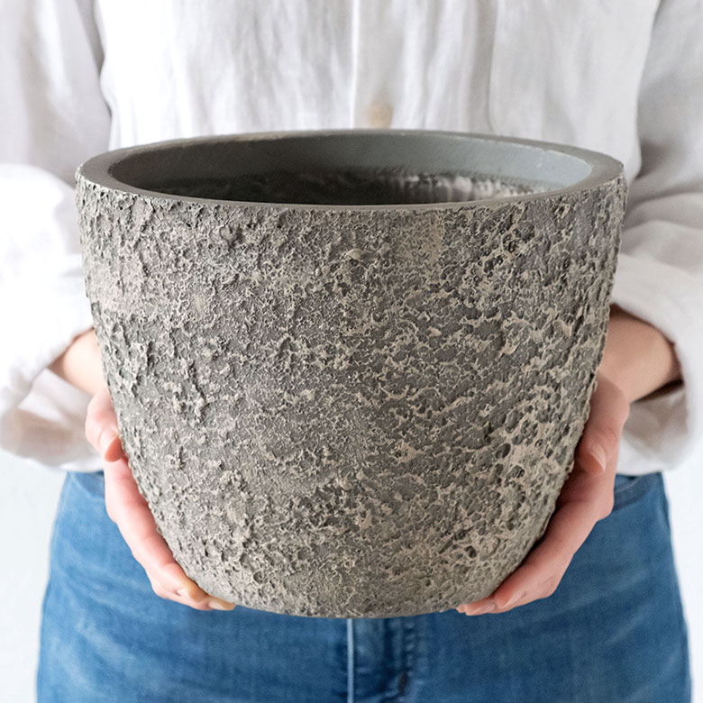 自然な風合いで主役を引き立てる。プランター Sサイズ