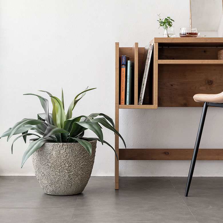 自然な風合いで主役を引き立てる。プランター Mサイズ