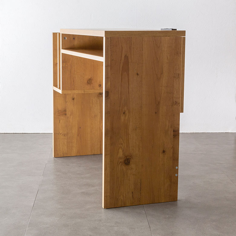 コンセント付き木目調のスリムなデスク