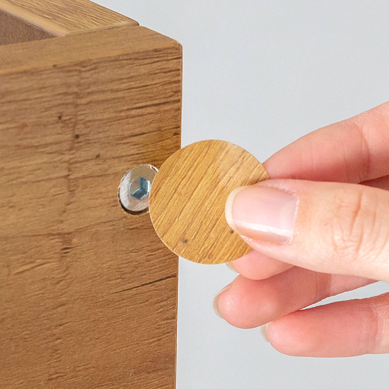 コンセント付き木目調のスリムなデスク