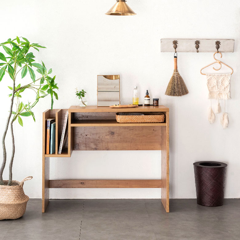 コンセント付き木目調のスリムなデスク