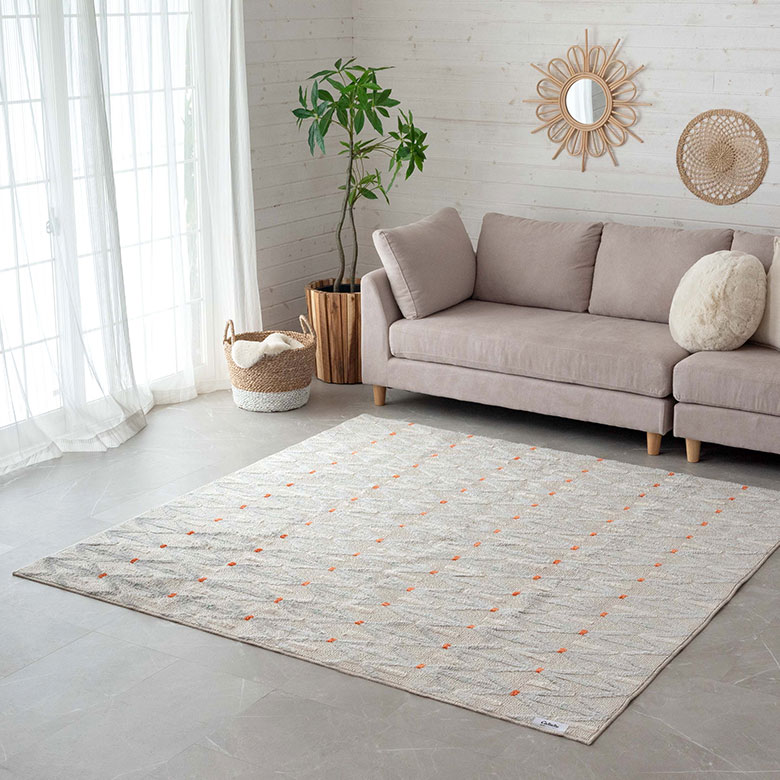 防ダニ加工や丸洗い洗濯可能など、機能面も充実しています。