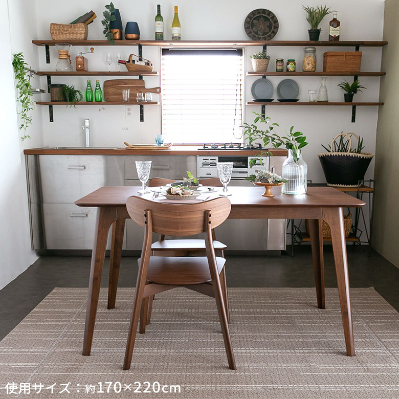 防ダニ加工や床暖房可対応など、機能面も充実しています。