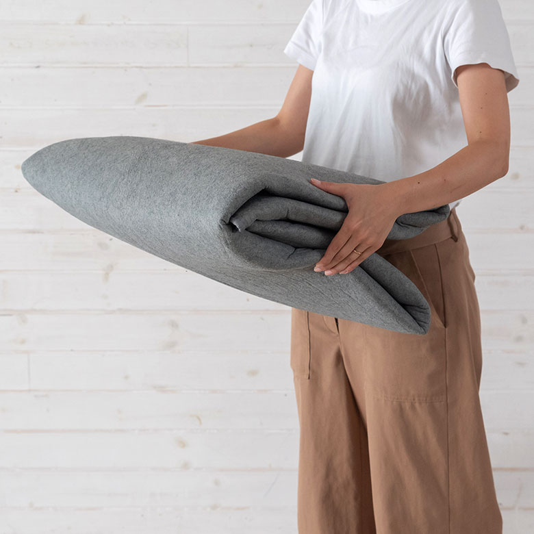 クッション性があるのにとっても軽くてコンパクト。