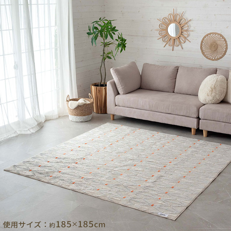 防ダニ加工や丸洗い洗濯可能など、機能面も充実しています。