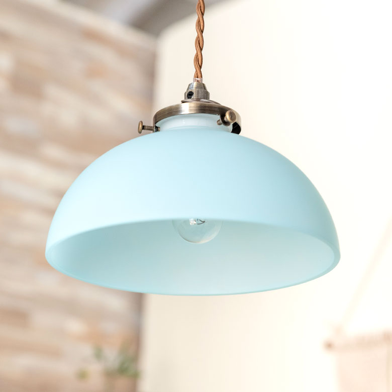 インテリアに彩りを添える フロストガラスのペンダントライト