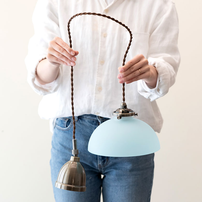 インテリアに彩りを添える フロストガラスのペンダントライト