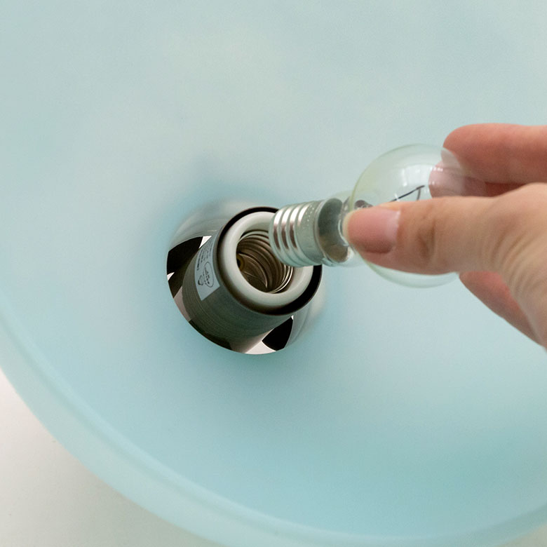 インテリアに彩りを添える フロストガラスのペンダントライト