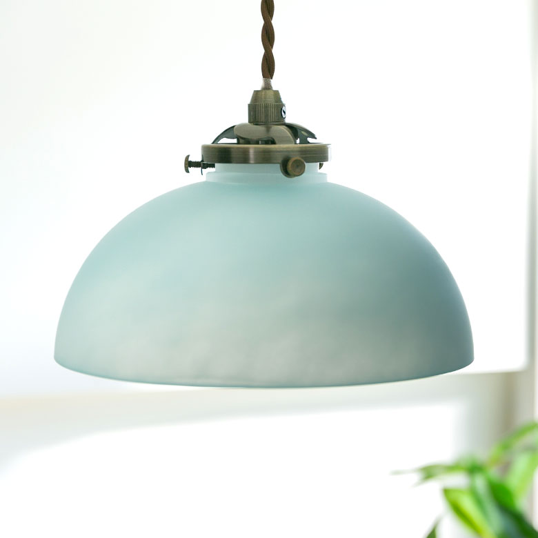 インテリアに彩りを添える フロストガラスのペンダントライト