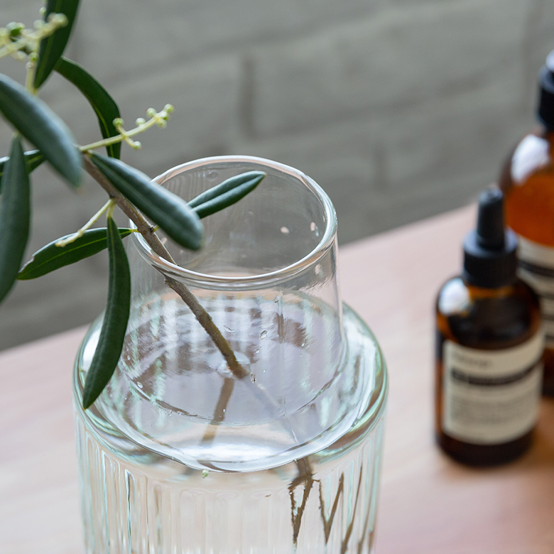 一輪挿しにも使いやすいシンプルなデザイン