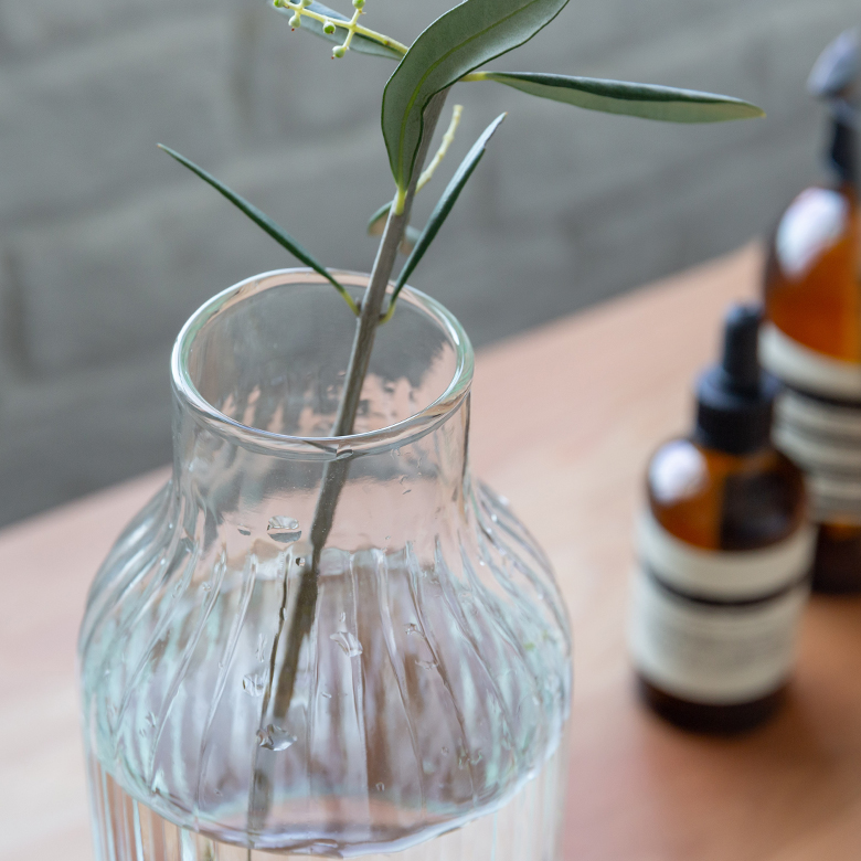 一輪挿しにも使いやすいシンプルなデザイン