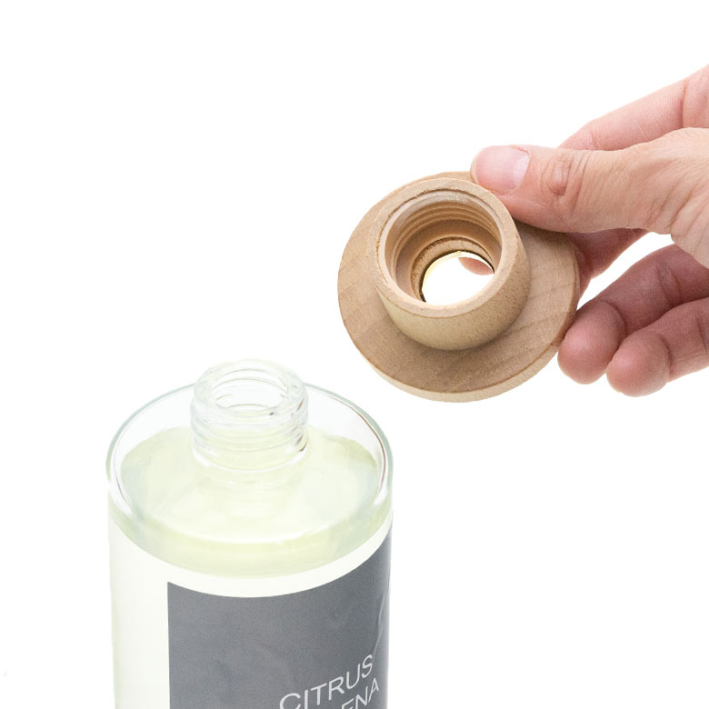 木製の蓋は取り外し可能でお手入れもしやすい