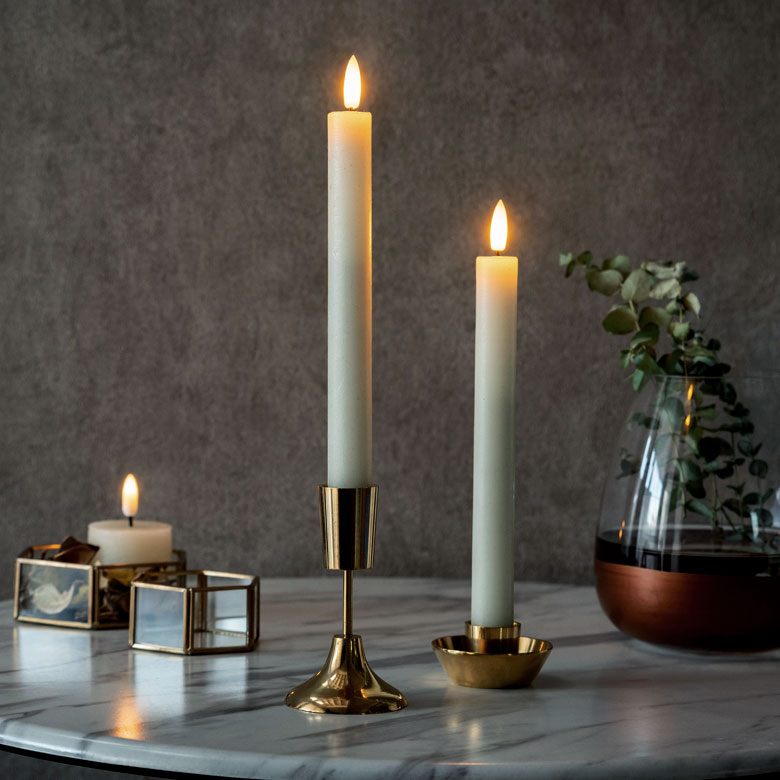 連続点灯時間は約220時間