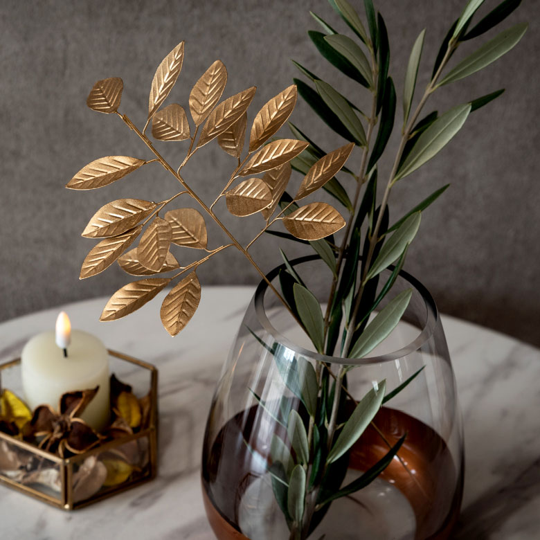 暗い部屋でも飾れます