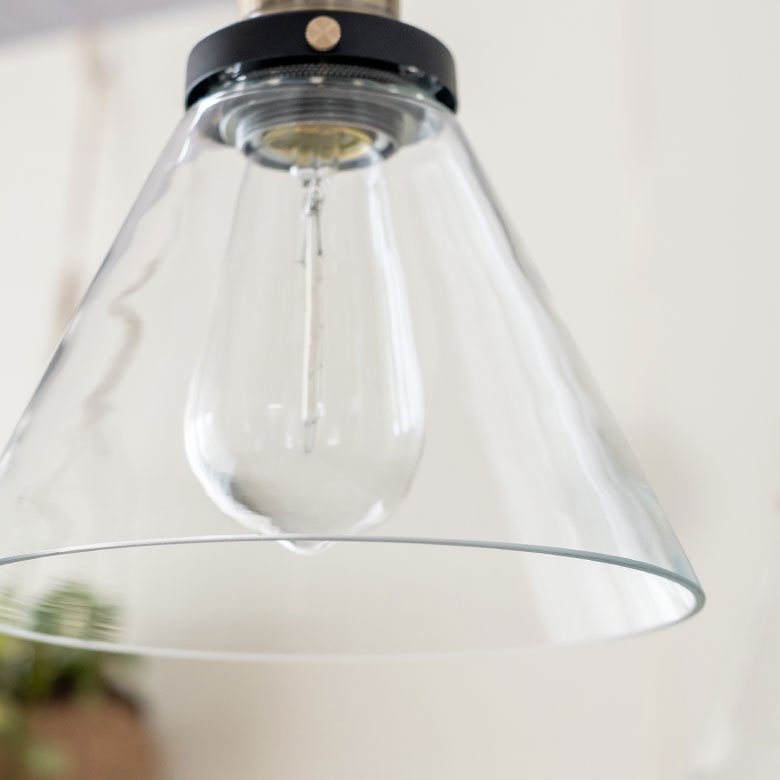 透明感がある印象で、狭いお部屋にも使いやすい