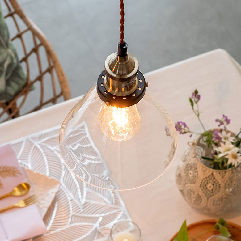 暖かい光でお部屋を包み込んでくれる