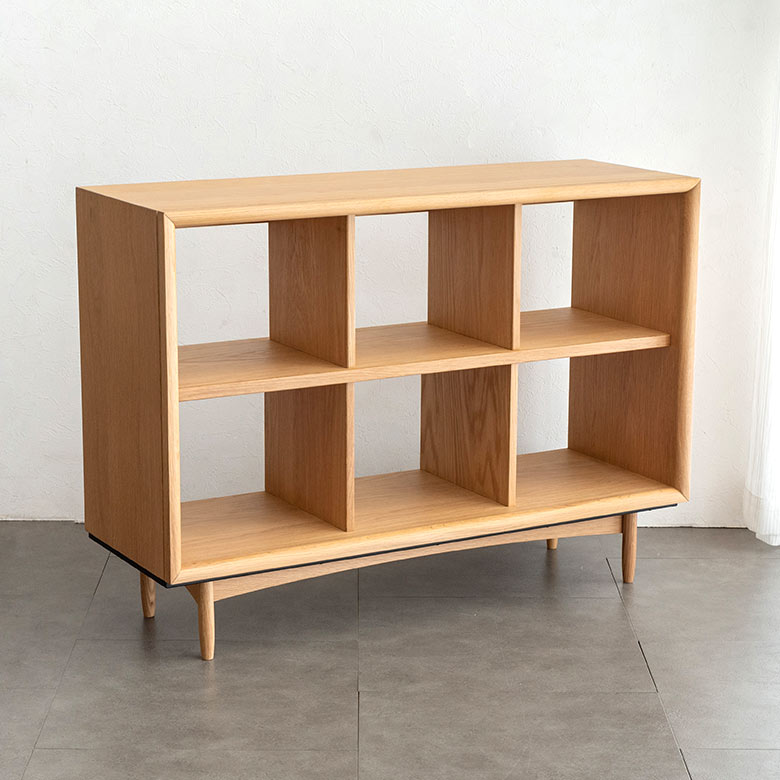 6つ窓のシンプルなデザイン。