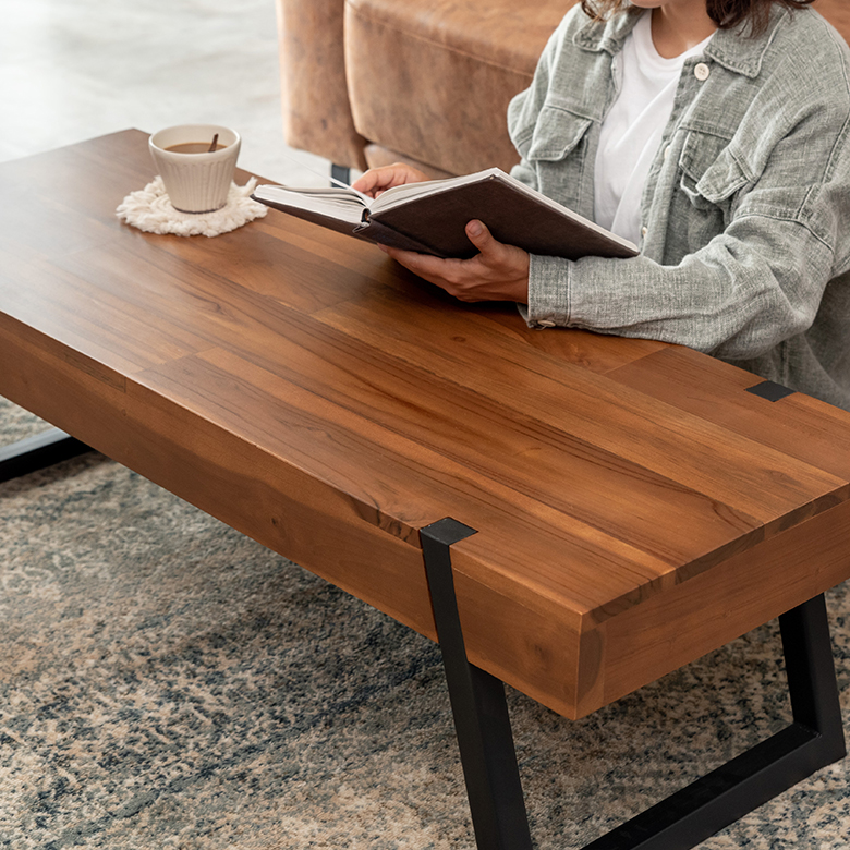 天然木チークを贅沢に使用