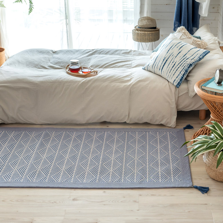 爽やかなネイビーカラー