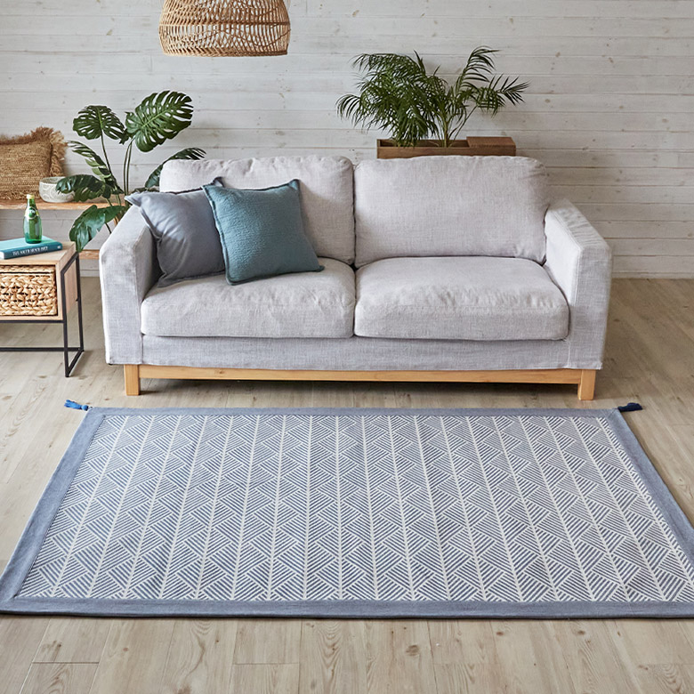 爽やかなネイビーカラー