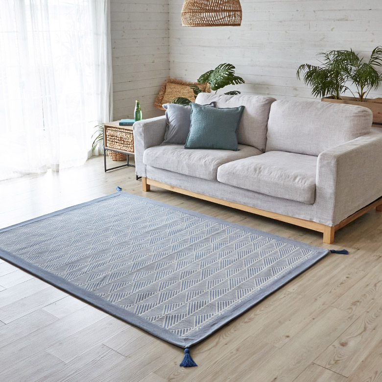 ベッドサイドにちょうどいいサイズ