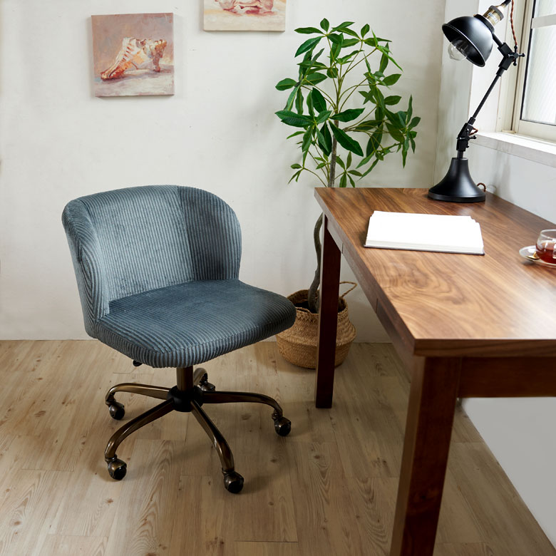 落ち着いたアンティーク感溢れる印象のデザイン